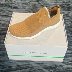 MEN'S TECHLOOM WAVE Shoes Size 11 in warm brown icolor by APL